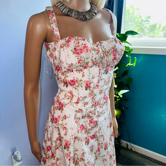 Carmen Bustier Sundress
HOUSE OF CB - Picture 8 of 17